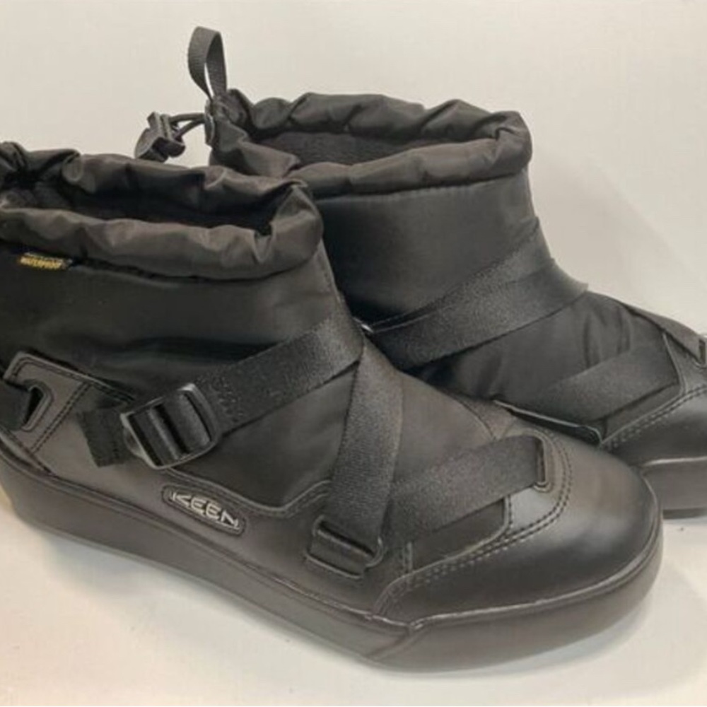 Keen Black Winter Boots with Strap